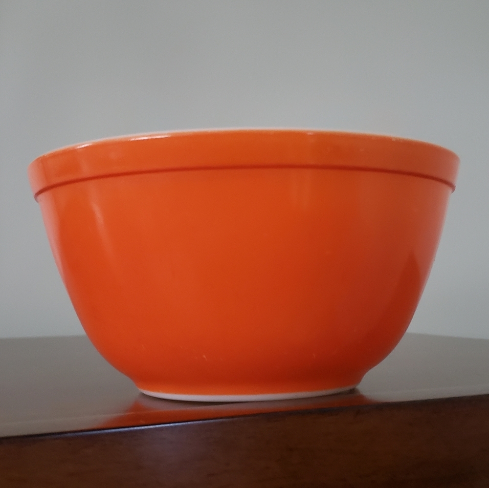 PYREX Nesting Mixing Bowl Vintage Beauty Orange 402 1.5 qt.